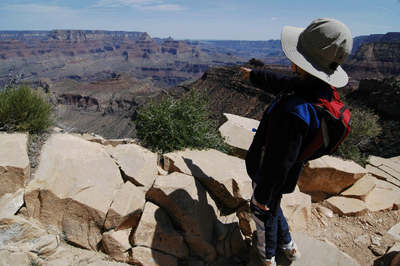 Matthew points out Horseshoe Mesa from the Grandview Trail