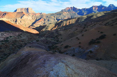 Following a ridgeline from Nankoweap Saddle into Kwagunt Creek Canyon