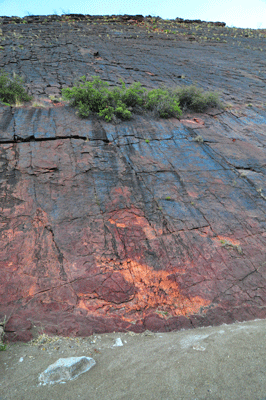 An exposed geological layer lines the drainage leading to Kwagunt