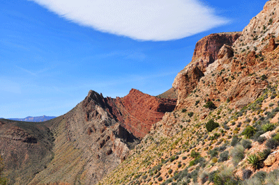 Catching a glimpse of dramatic Kwagunt Butte from the Butte Fault route between Awatubi and Sixtytmile canyons