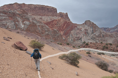 Contouring across Nankoweap Butte saddle toward the ridge leading into Kwagunt Canyon