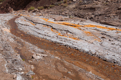 Lava Creek runs through a mineral-rich bed at the junction with the Carbon/Lava trail