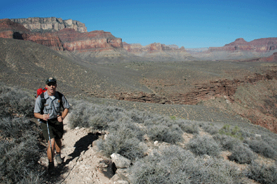 Meeting a park ranger on the Tonto Trail while en route to Indian Garden