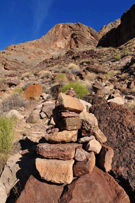 A large cairn marks the ascent route from Hundred and Thirtyfive Mile to the Tapeats terrace